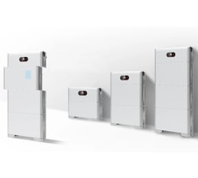 Drie witte batterijen met verschillende ontwerpen