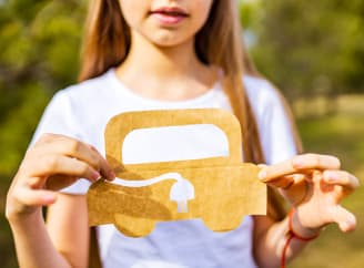 Charger sa voiture ou se brosser les dents : deux gestes du quotidien !