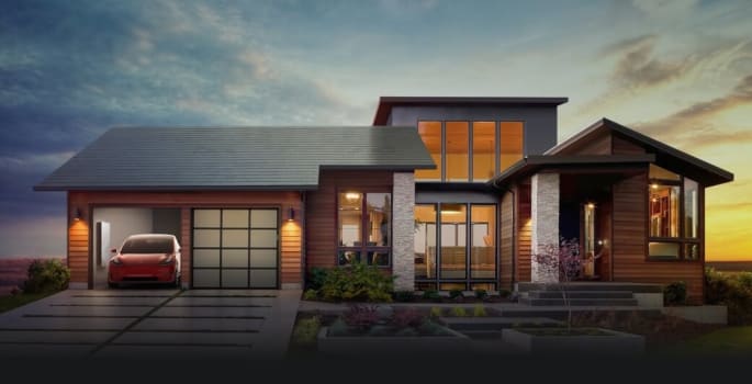 Elon Musk, de baas van Tesla, heeft het eerste zonnedak onthuld