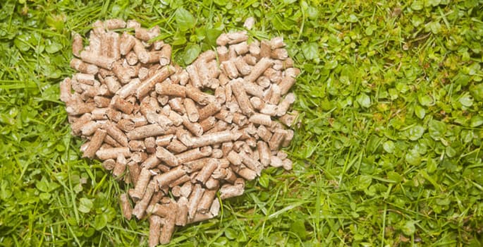 3 gebruikers hebben het over de voordelen van verwarmen met pellets
