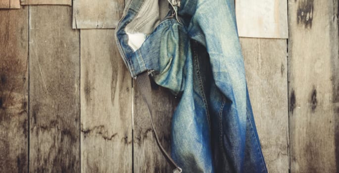 Les vieux jeans peuvent désormais être utilisés comme isolant efficace et durable dans les maisons.