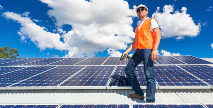 Les panneaux photovoltaïques ont connu une évolution importante. La tecnologie, les matériau, le prix ont bien changé.