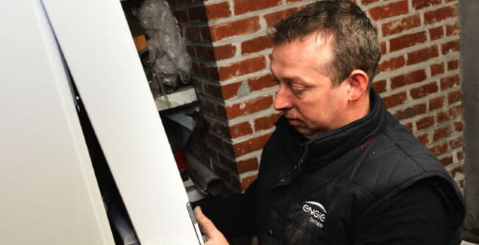 La chaudière au gaz : prix, pose, entretien & rendement