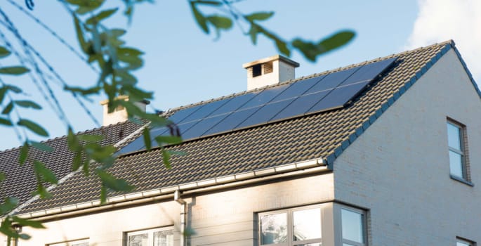 Trouver les reponses à toutes vos questions sur les panneaux photovoltaïques dans ces 3 guides pratiques