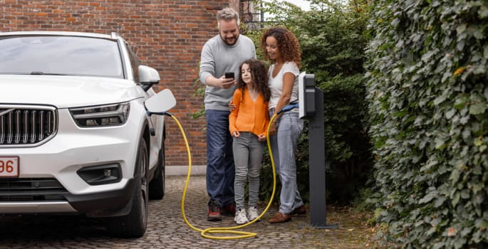 Hoe houdt je je capacitaitstarief onder controle als je je elektrische wagen thuis oplaadt?