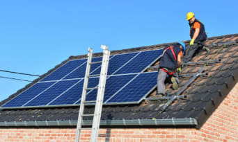 De eigenaars van zonnepanelen krijgen groenestroomcertificaten om hun investering in duurzame technologie te dekken