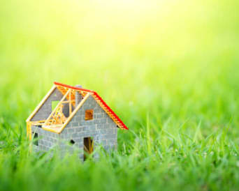 Bouw_tiny house_tiny home_huis_weide_gras_groen
