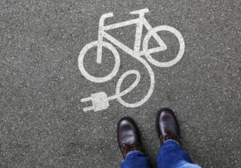 Foto op de grond elektrische fiets