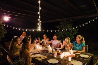 eclairage_ete_jardin_fete_repas_amis_consommation_electricite