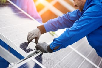 Comment contrôler la sécurité des panneaux solaires, avant la mise en service ?