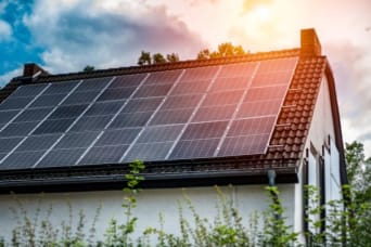 Quelle est la situation sur le marché des panneaux solaires en 2023?