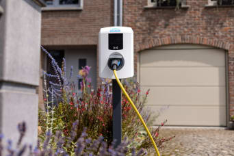 Welke oplossingen om het capaciteitstarief te beheersen terwijl je je elektrische wagen thuis oplaadt?