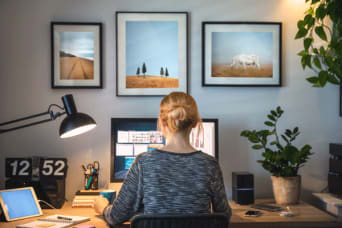 Télétravail au lieu de devoir faire le trajet domicilie-travail ; bureau à domicule