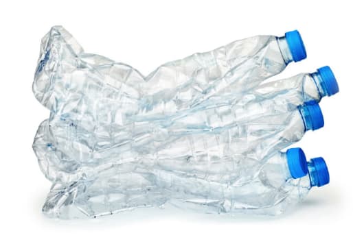 bouteilles plastique écrasées
