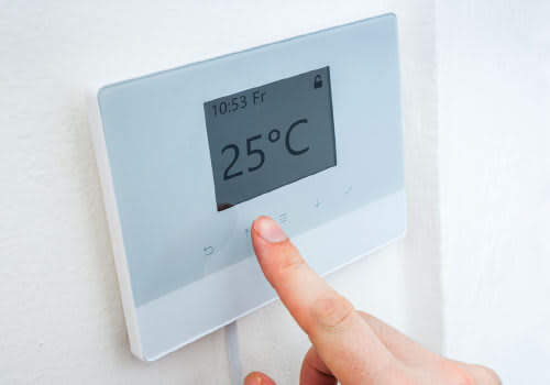 De thermostaat instellen op 25°C in de hoop zo sneller aan 20°C te komen, heeft geen enkele zin