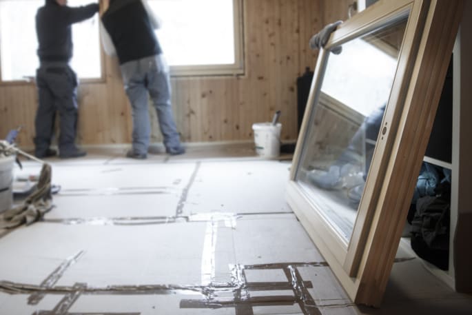 Hoogrendementsglas en nieuwe ramen plaatsen verbetert de isolatie van je huis