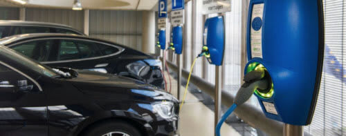 borne_voiture_electrique_rechargemen_electricite_parking_EVbox
