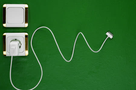 Un chargeur branché à vide consomme de l’électricité !