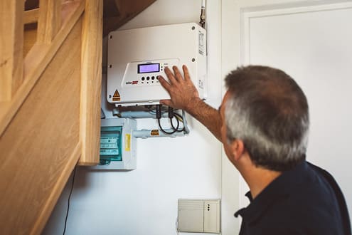 omvormer_zonnepanelen_fotovoltaïsche installatie elektriciteit groene elektriciteit zelfopwekking