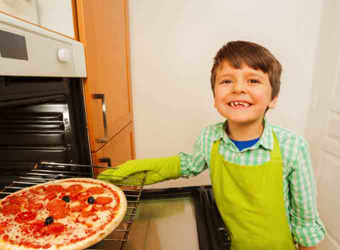 pizza_four_fumée_détecteur-de-fumée_enfant_parent_cuisiner