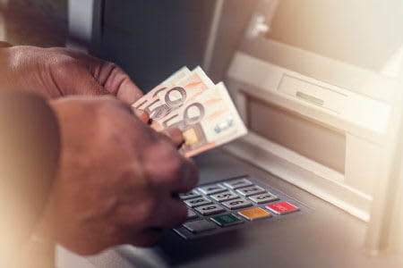 geld_afhalen_ATM_automaat_biljetten_euro’s