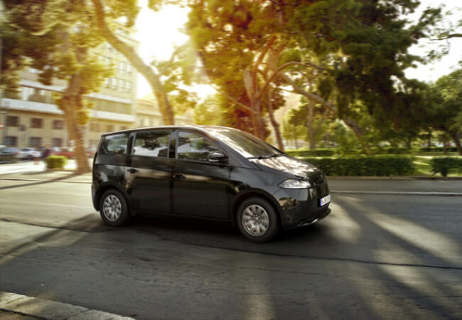 Ceci n’est pas un panneau solaire, c’est une voiture !