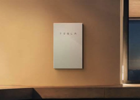 La batterie Tesla Powerwall 2 permet de stocker l’électricité à la maison