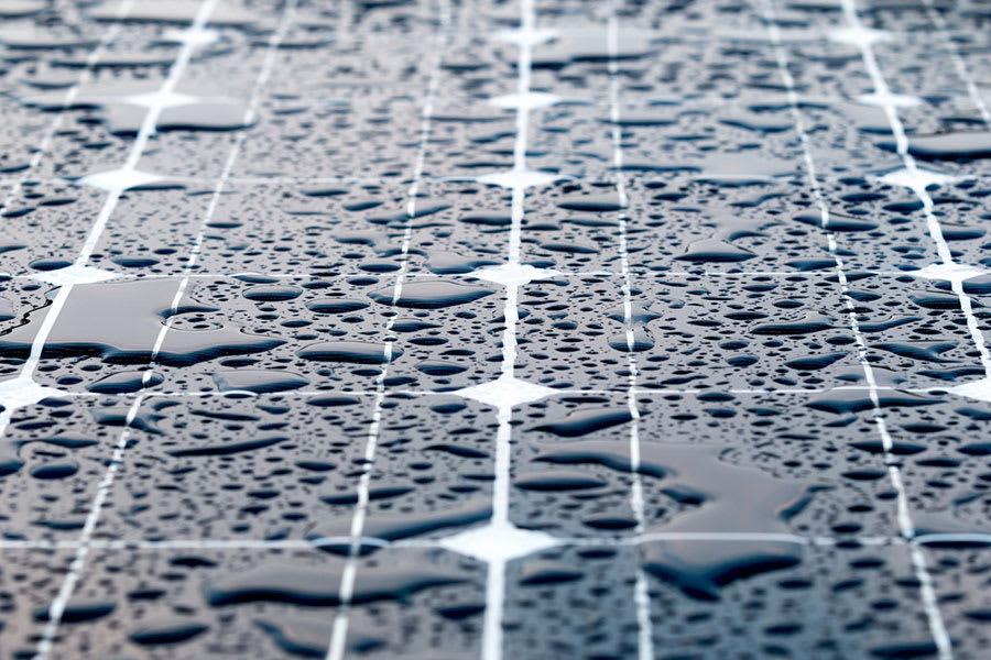 zp_zonnepanelen_fotovoltaïsche installatie_onderhoud_reinigen_regen_afvloeiing_vuil_wasser