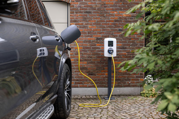 Recharge_Voiture_electrique_Economie_Domicile_Tarifs_Heures_creuses_Application_Energie_solaire_Conseils_Facture_Electricite_Panneaux_solaires_Tarif_bihoraire_Recharge_intelligente_Contrat_energie_Prix_Smart_charging_Equilibre_reseau_Gagner_de_l_argent_Capacitaire_Compteur_digital_Tarif_preferentiel_Optimiser_Maitriser_Confort